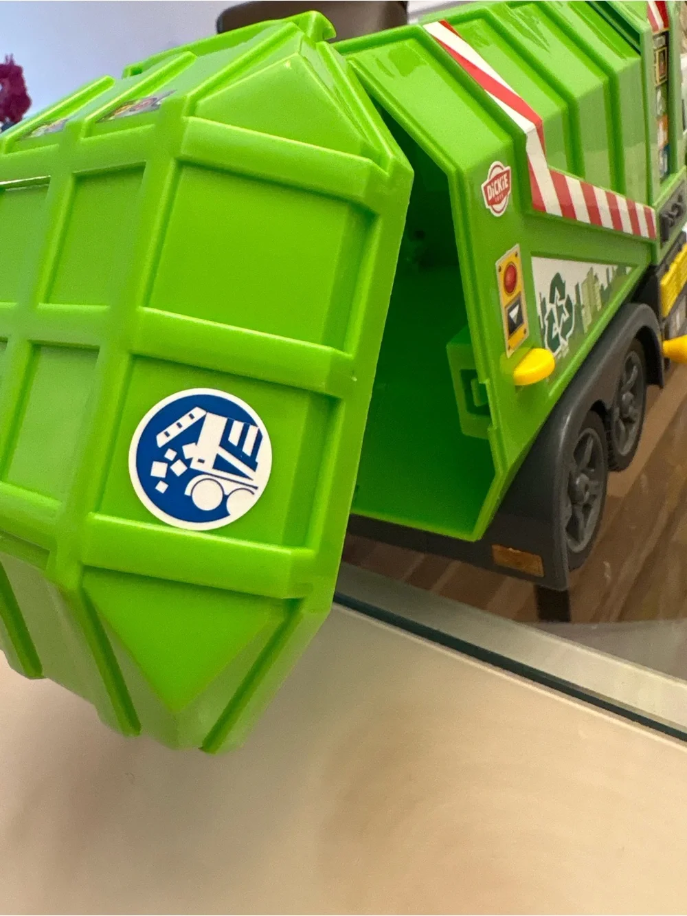 Green & White Recycling Garbage Truck Toy - Kids Toy
